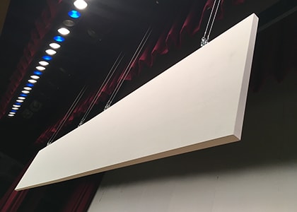 劇場ホールで使用される舞台横看板枠