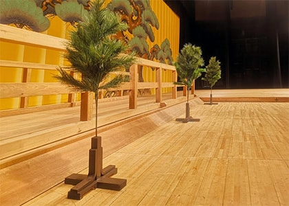 橋掛かりに植えられた松は、一ノ松、二ノ松、三ノ松と呼ばれる